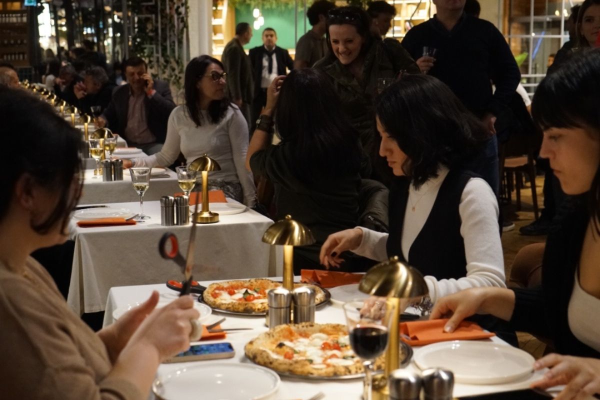 Dünyanın 7. Napolitan pizza okulu İstanbul’da açıldı
